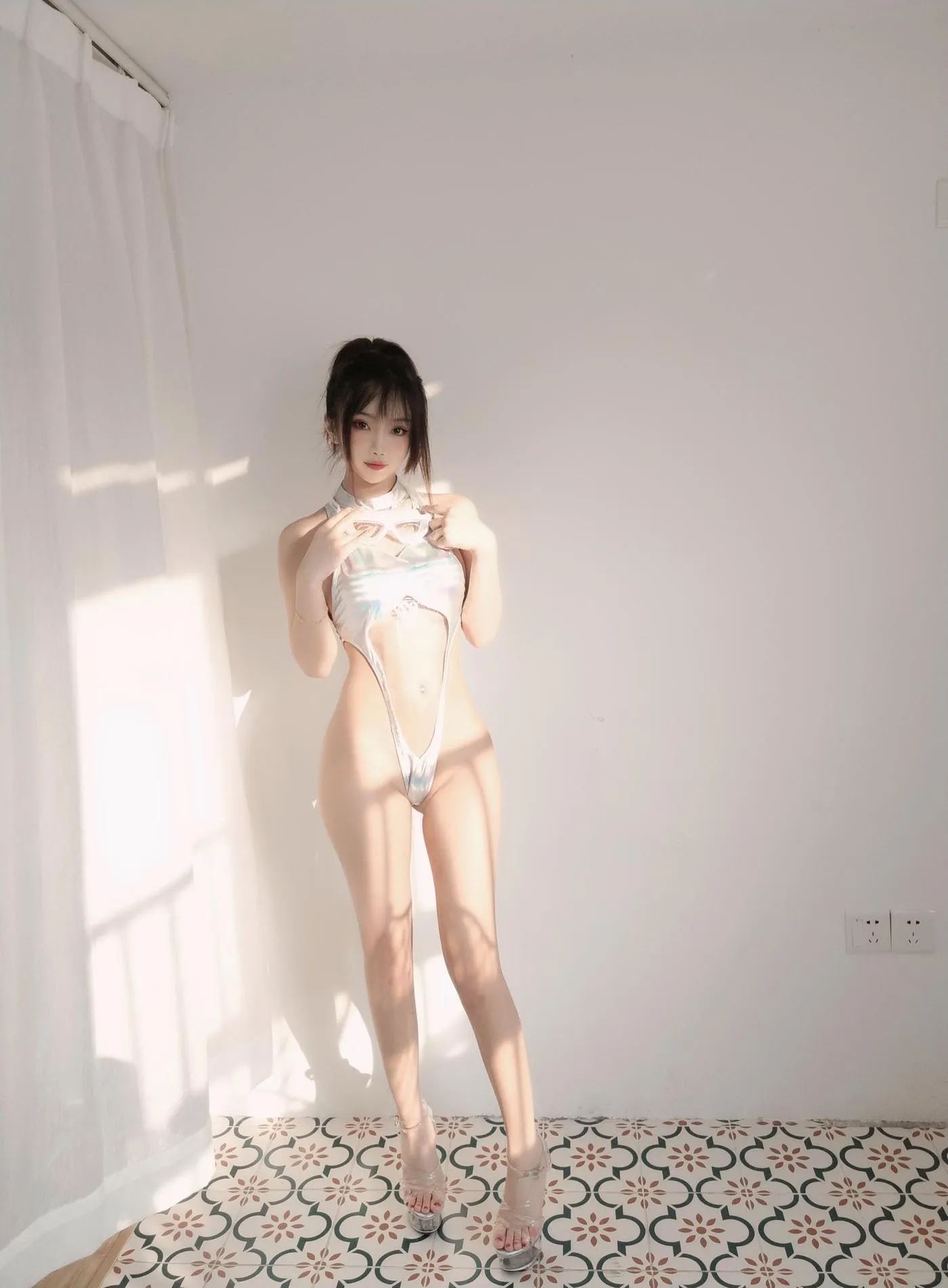 鬼畜瑶在不在w – NO.33 镭射竞泳 [55P]插图8